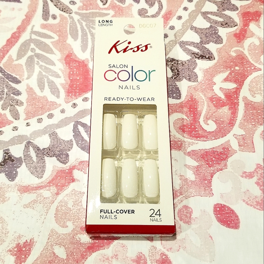 24 Piece Nail Set Kiss Salon Color Ready to Wear Full Cover Long White NWT